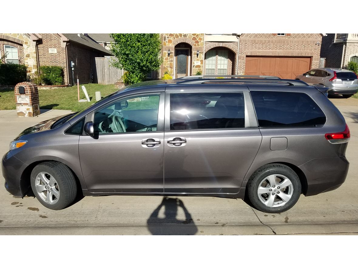 2013 Toyota Sienna for sale by owner in Richardson