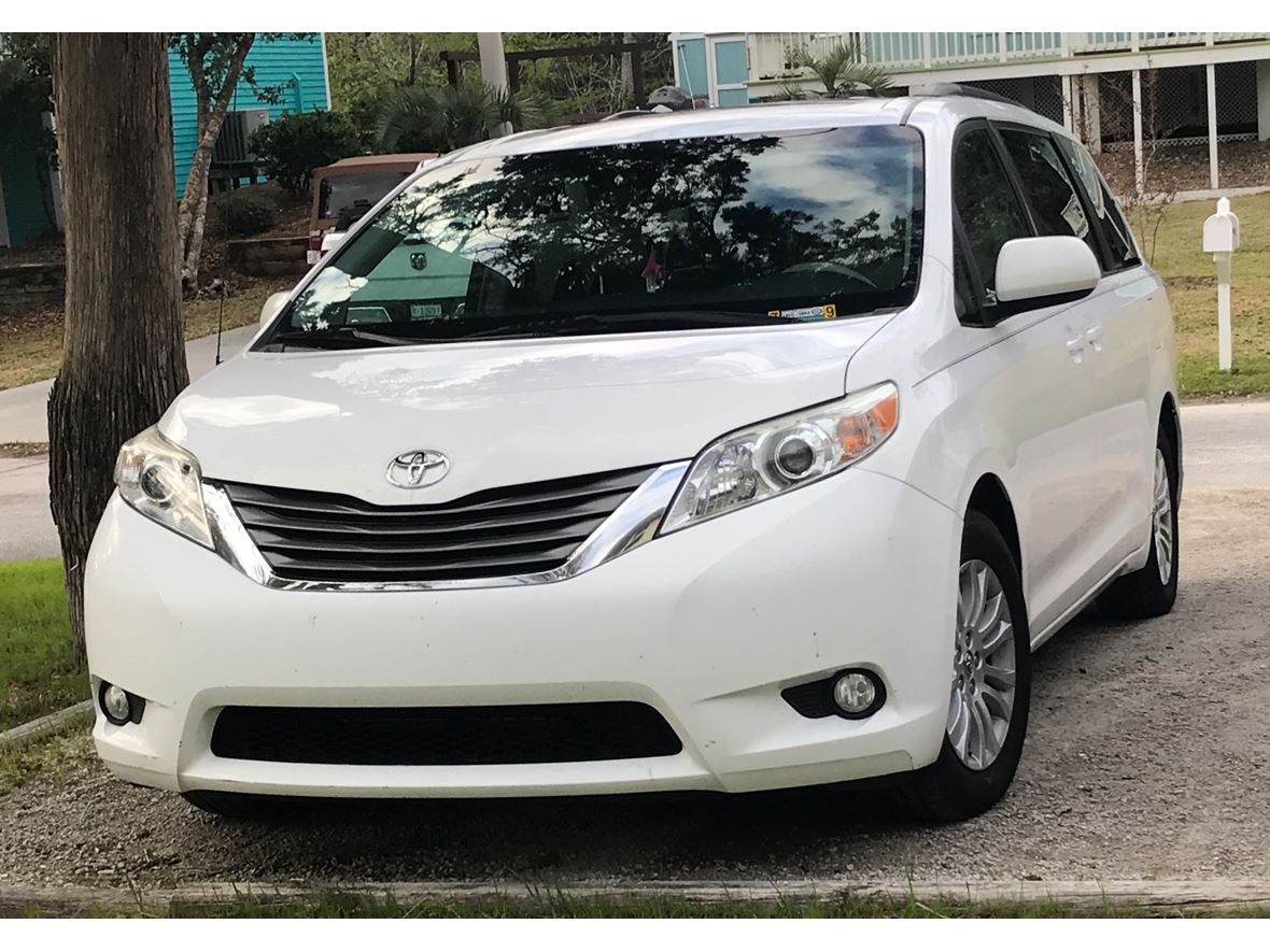 2014 Toyota Sienna for Sale by Owner in Emerald Isle, NC 28594 2014 Toyota Sienna for Sale by Owner in Emerald Isle, NC 28594