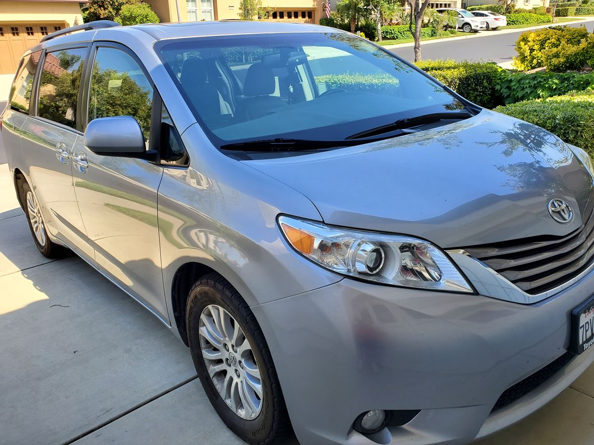2015 Toyota Sienna for sale by owner in Corona