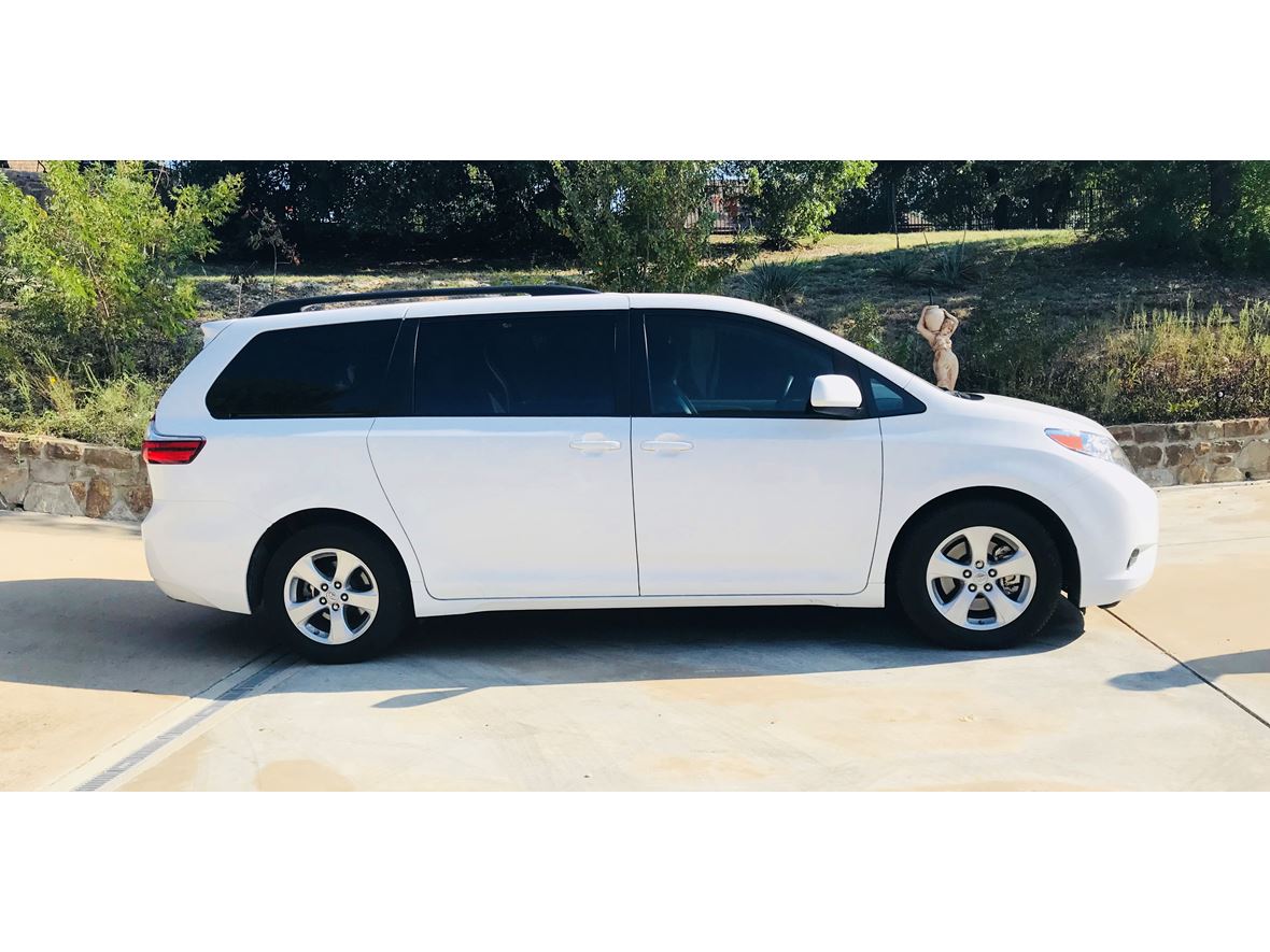 2017 Toyota Sienna for sale by owner in Azle