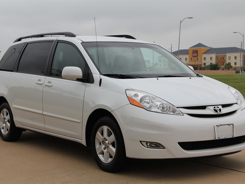 2008 Toyota Sienna XLE for sale by owner in HOUSTON