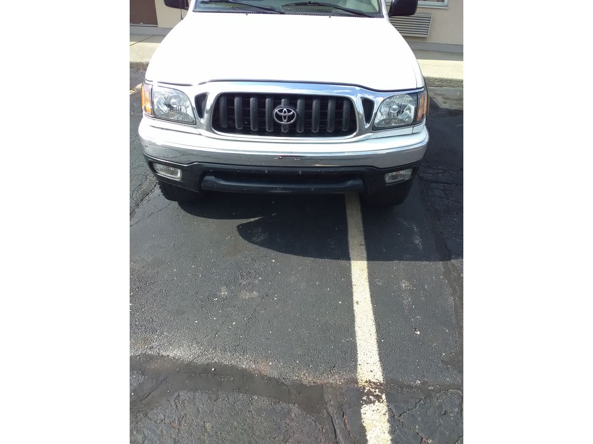 2004 Toyota Tacoma for sale by owner in Indianapolis