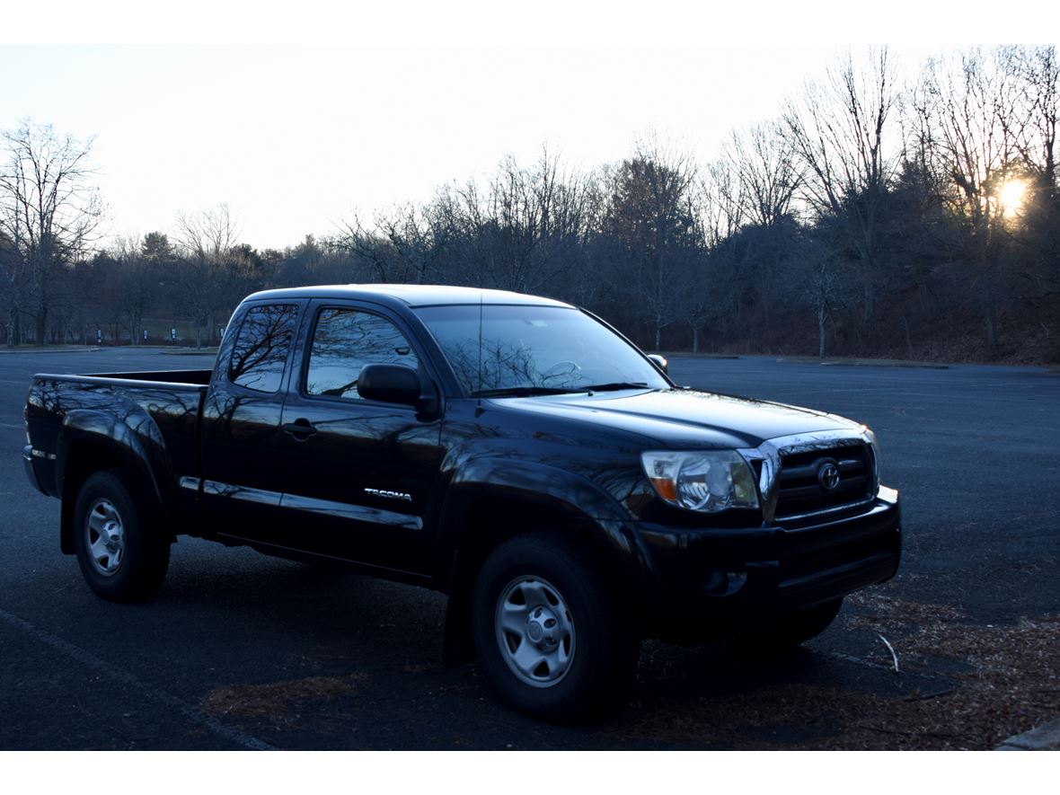 2010 Toyota Tacoma for sale by owner in Hampton