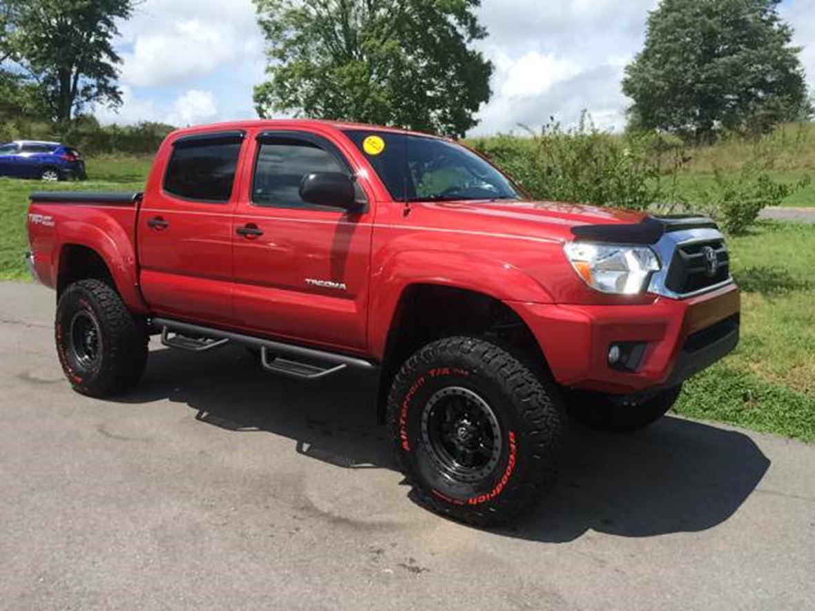 2015 Toyota Tacoma for sale by owner in Sevierville