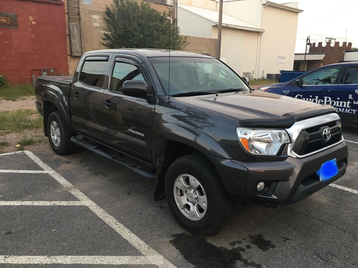 2015 Toyota Tacoma for sale by owner in New Ulm