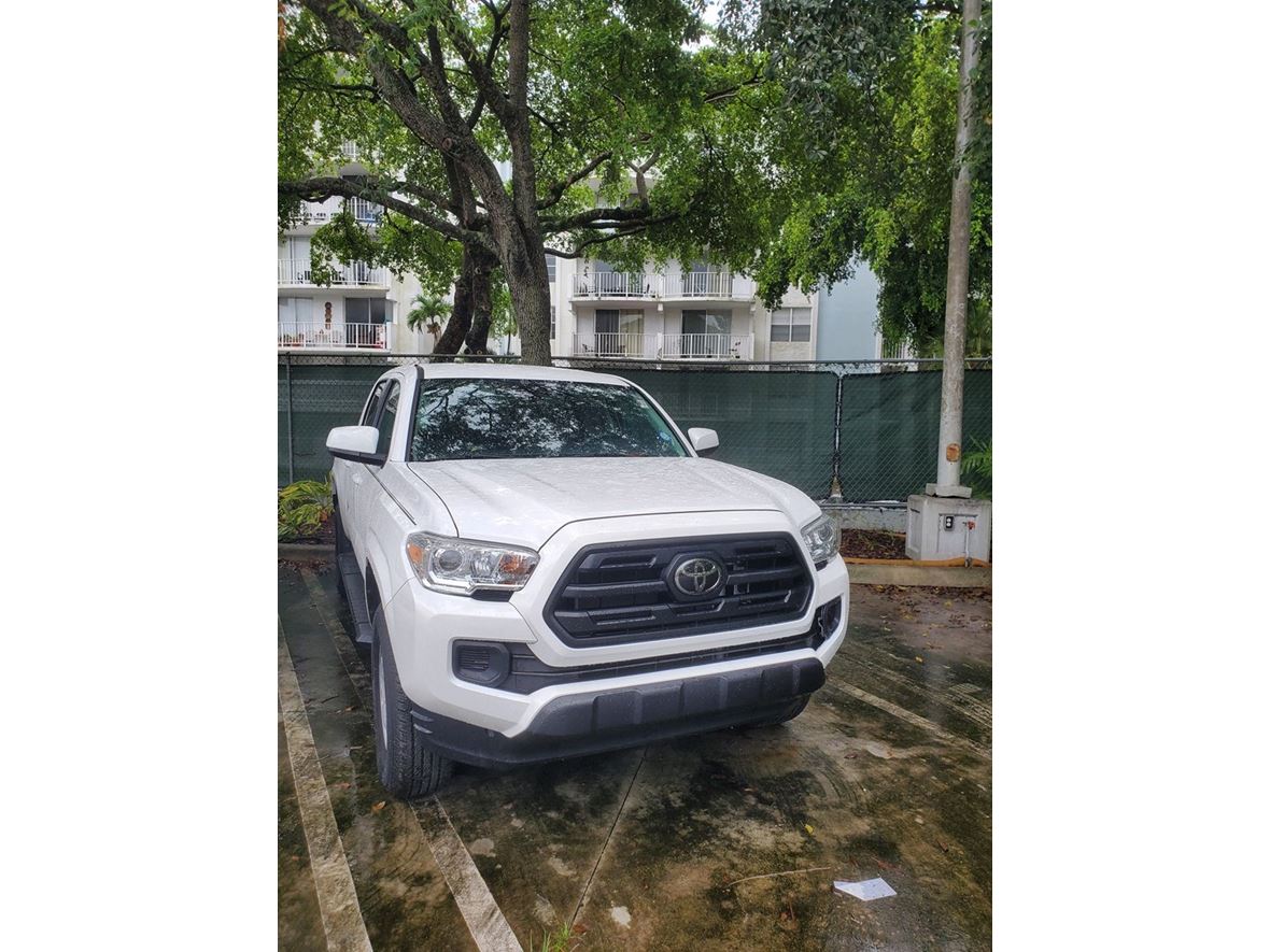 2019 Toyota Tacoma for sale by owner in Miami