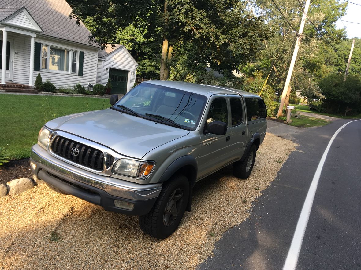 2004 Toyota Tacoma double cab for sale by owner in Westford