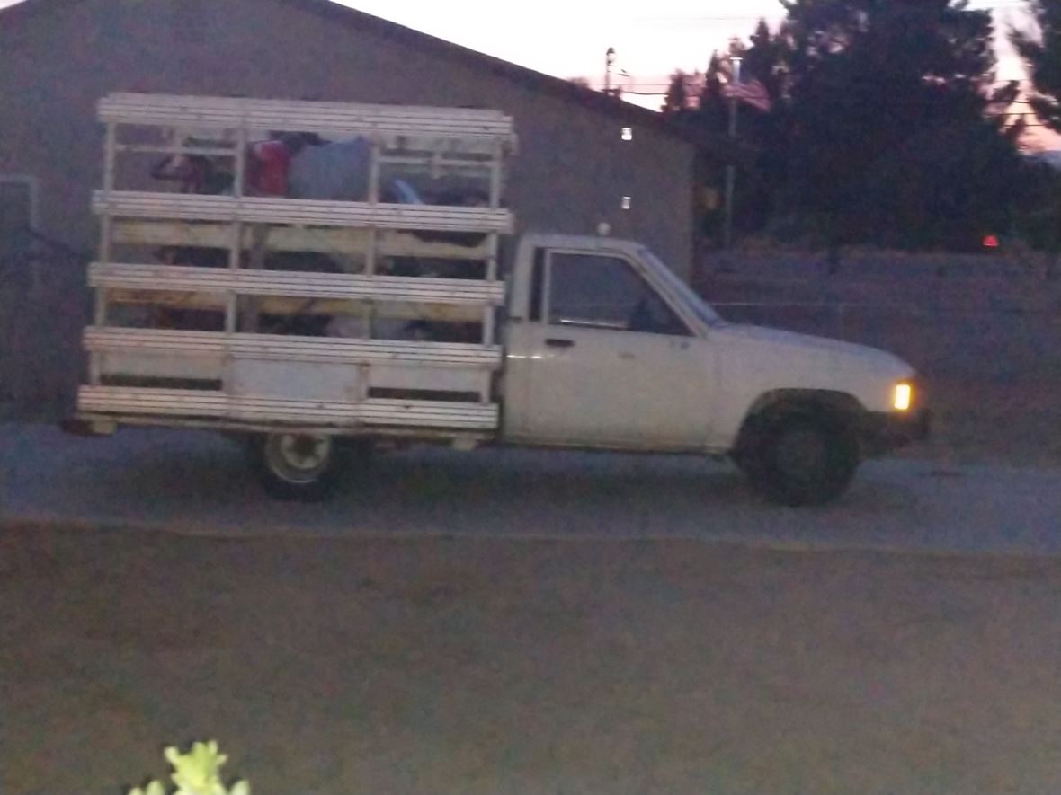 1986 Toyota truck for sale by owner in Hesperia