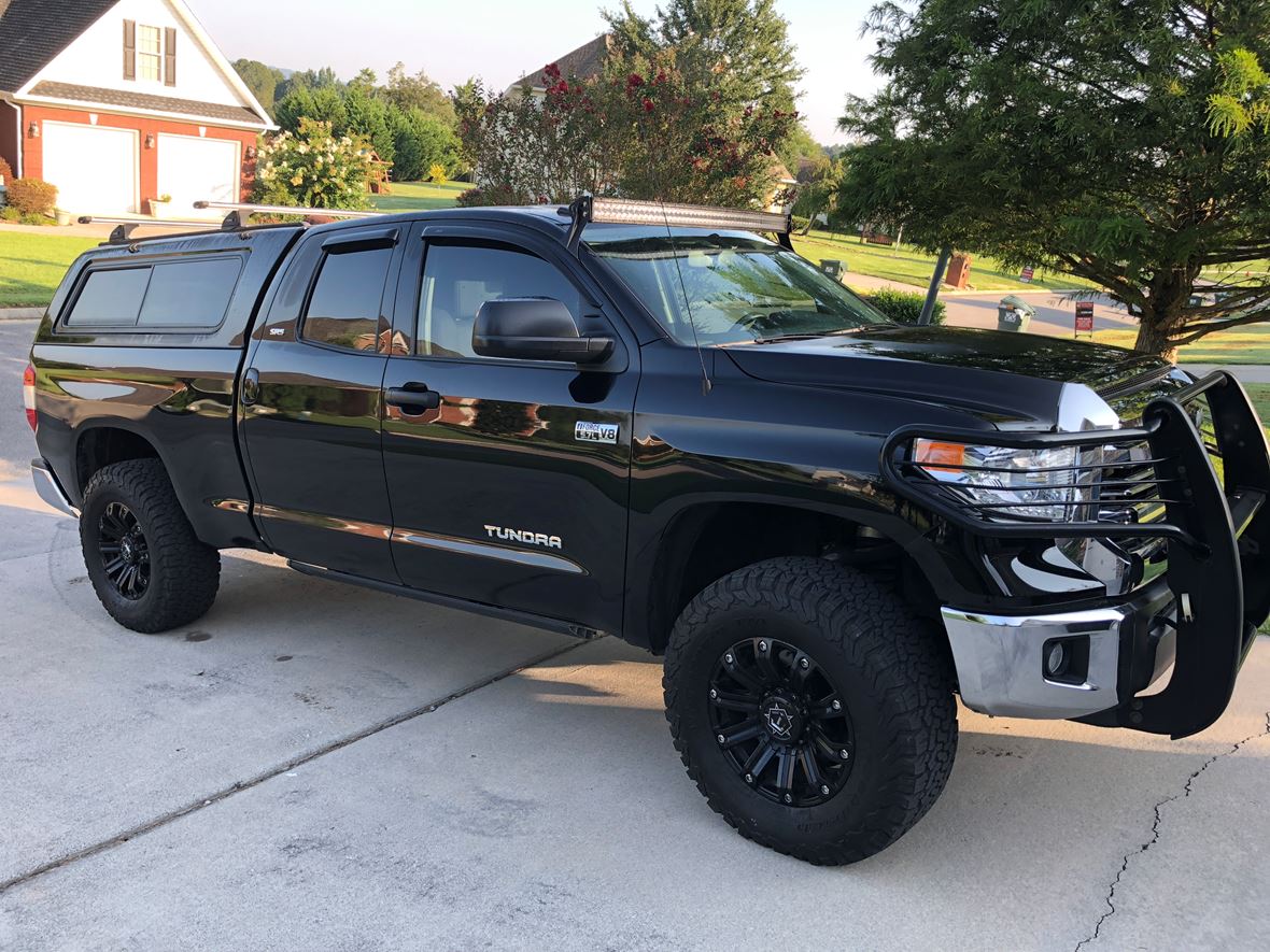 2016 Toyota Tundra for sale by owner in Cleveland