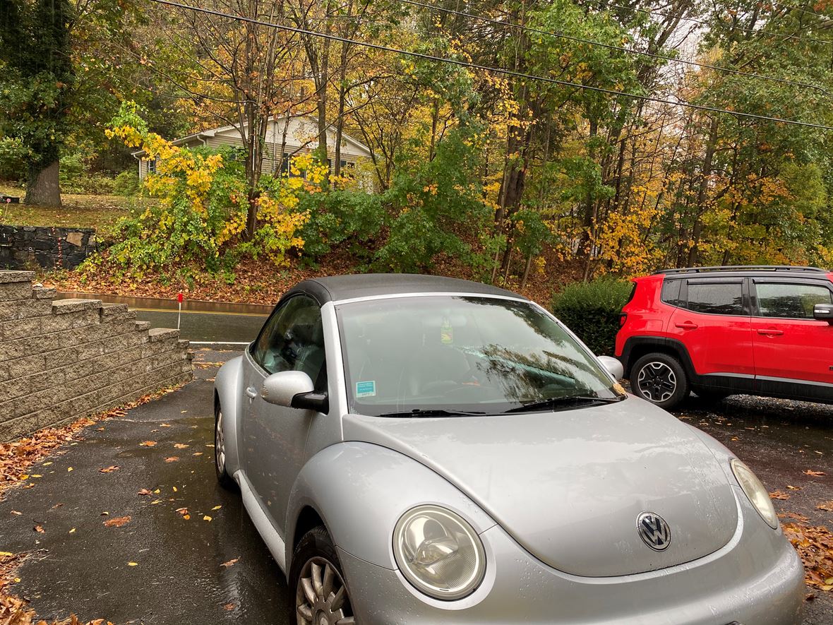 2004 Volkswagen Beetle Convertible for sale by owner in Southbury
