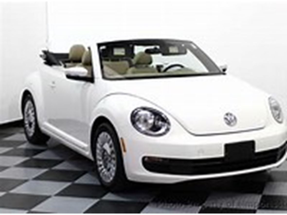 2013 Volkswagen Beetle Convertible for sale by owner in Lincoln