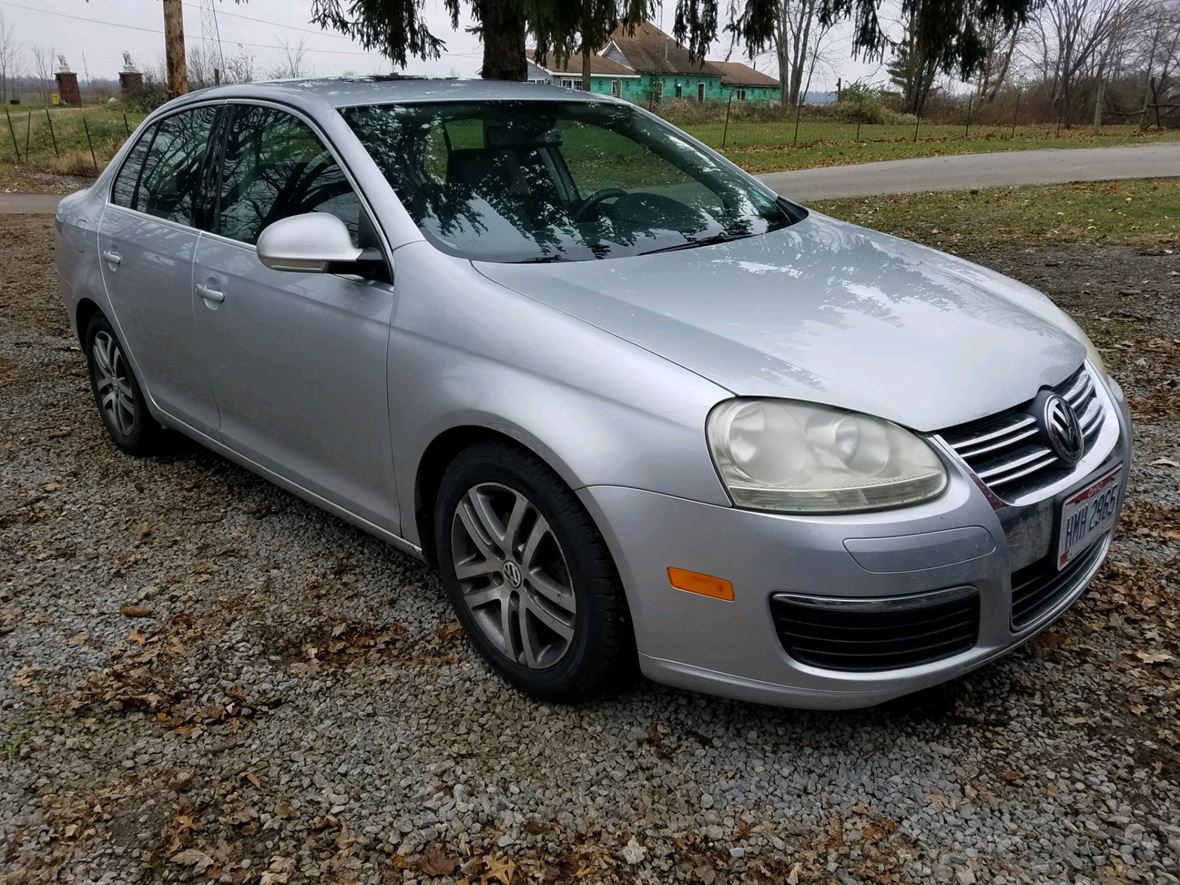 2005 Volkswagen Jetta 2.5 for sale by owner in Russells Point