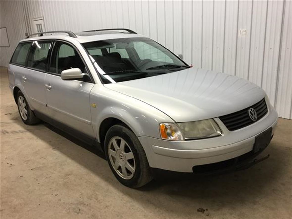 1999 Volkswagen Passat for sale by owner in Moorhead