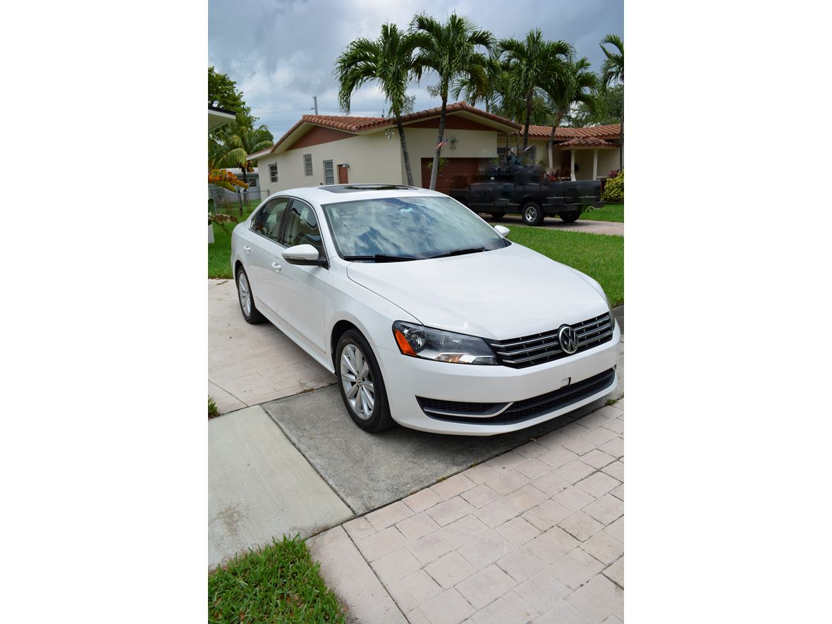 2012 Volkswagen Passat for sale by owner in Miami