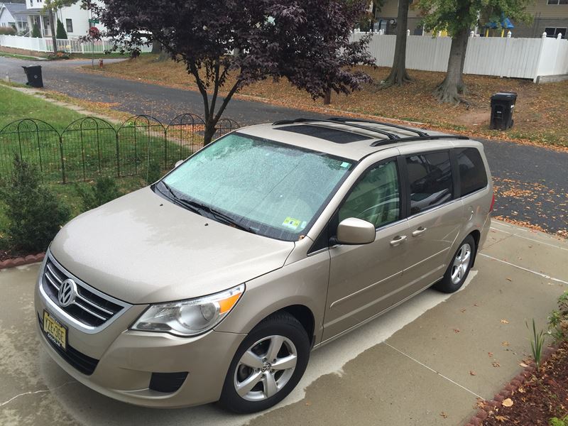 2009 Volkswagen Routan for sale by owner in Plainfield