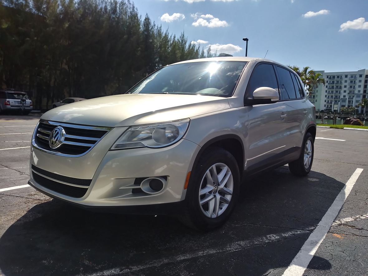 2011 Volkswagen Tiguan for sale by owner in Hollywood