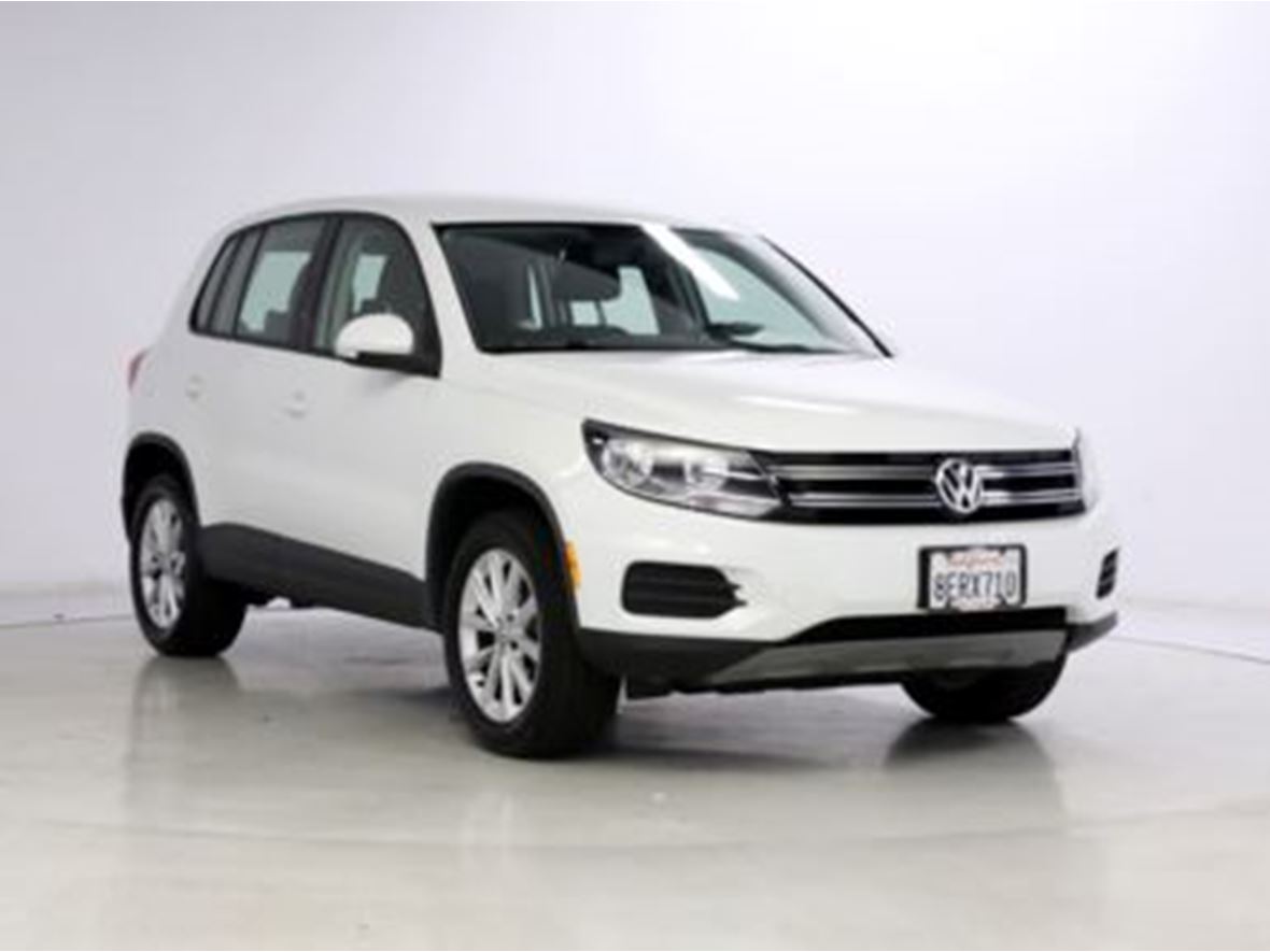 2013 Volkswagen Tiguan for sale by owner in Chestnut Hill