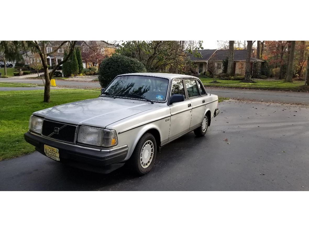1989 Volvo 240DL for sale by owner in East Brunswick