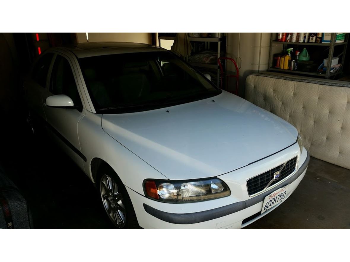 2004 Volvo s60 for sale by owner in Camarillo