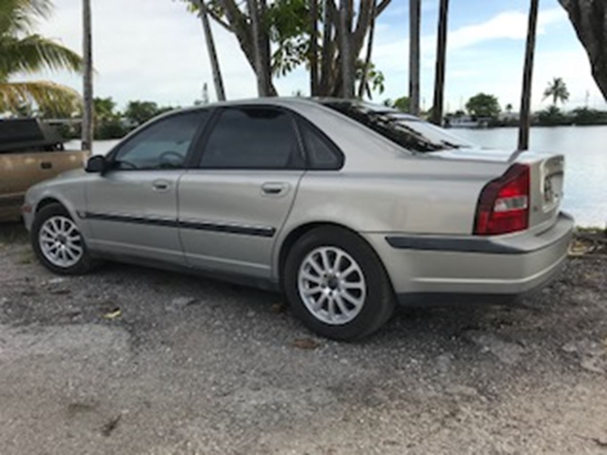 2000 Volvo S90 for sale by owner in Hialeah