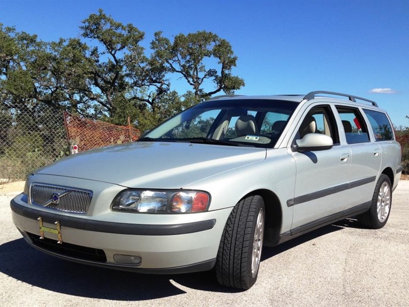 2001 Volvo V 70 for sale by owner in SAN ANTONIO