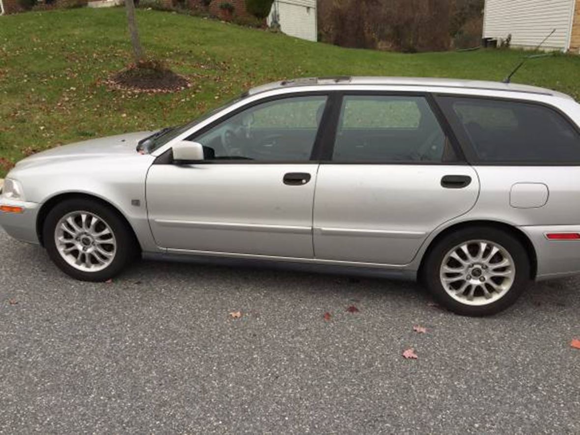 2004 Volvo V40 for sale by owner in Ellicott City