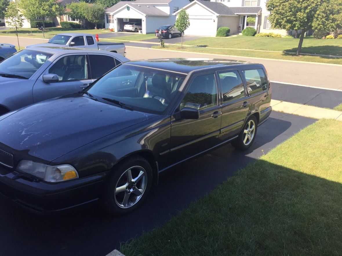 1998 Volvo V70 for sale by owner in Lake in the Hills