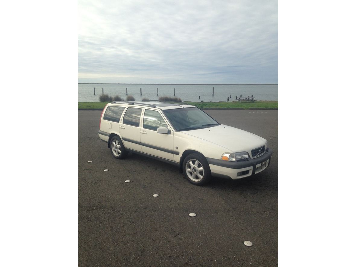 2000 Volvo V70 XC for sale by owner in Eureka