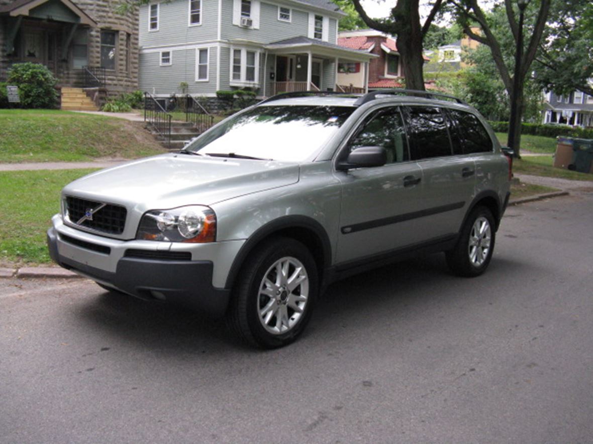 2004 Volvo XC90 for sale by owner in Rochester